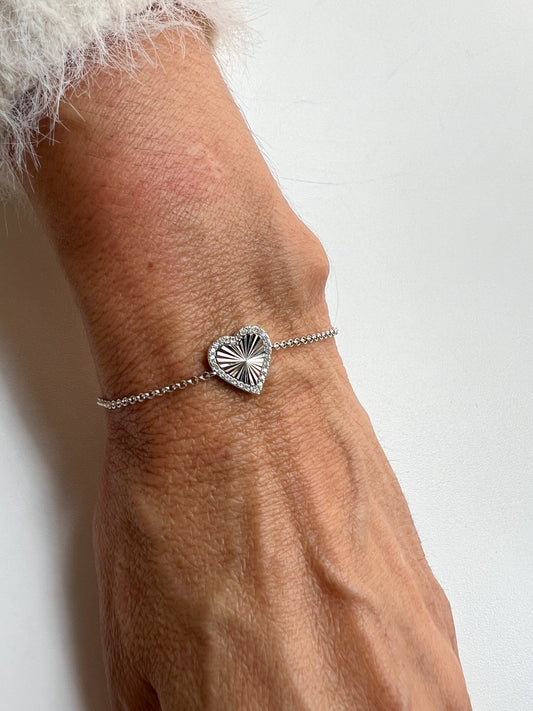 Ribbed heart bracelet