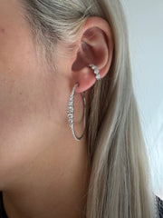 Infinity ring with gradient moissanite