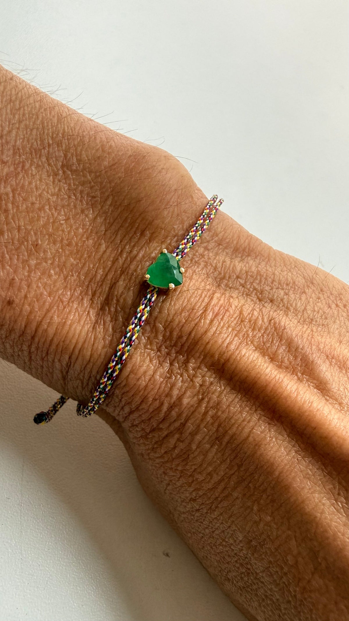 Silk cord bracelet with 5x5mm heart emerald