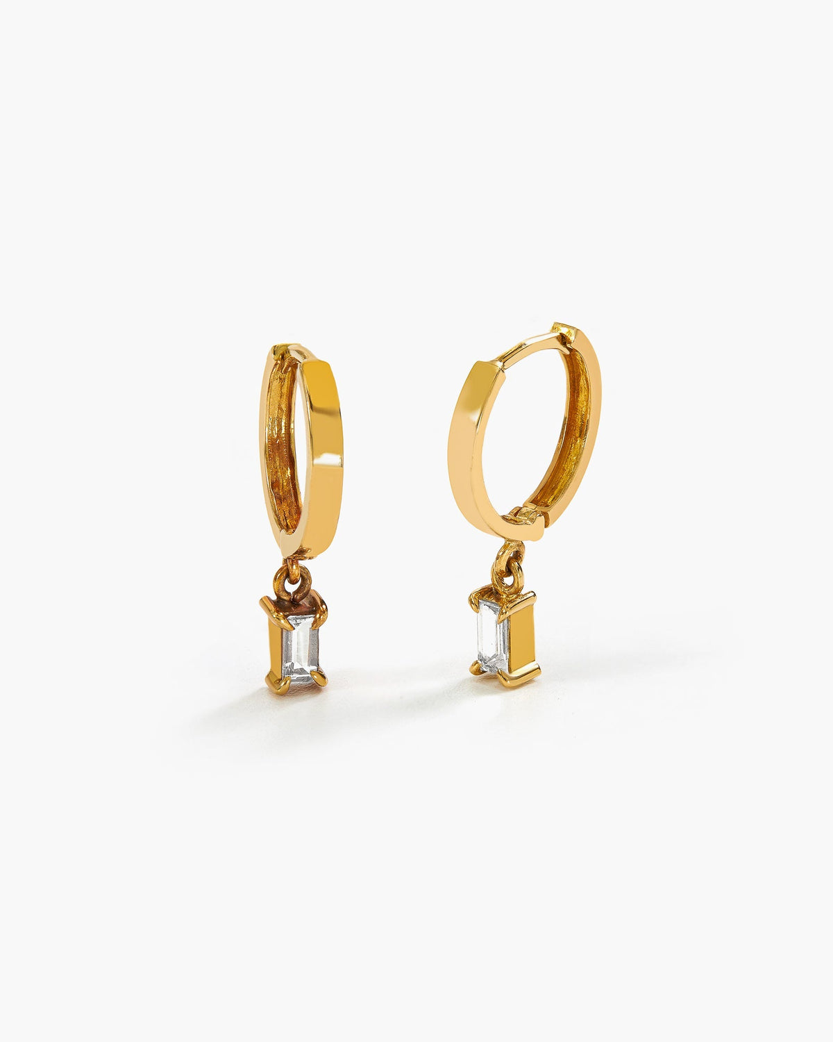 Brinco argola em ouro 18k e safiras brancas - Helen Gordilho